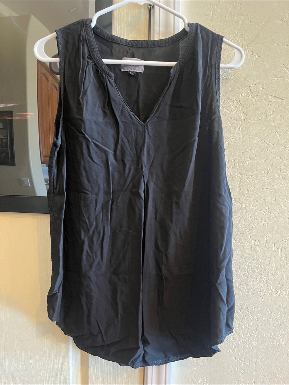 Womens Large Black Universal Thread V neck top